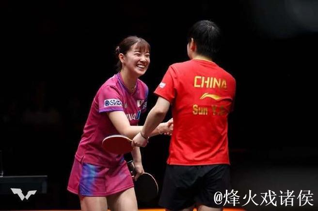 长崎美柚晒与孙颖莎握手合影,回顾2025年WTT比赛 长崎美柚晒与孙颖莎握手合影,回顾2025年WTT比赛